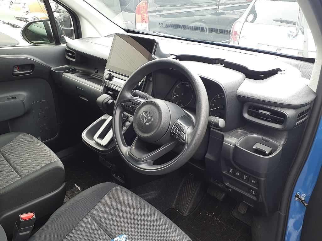 2023 Toyota Sienta ハイブリッドG auction photo 9