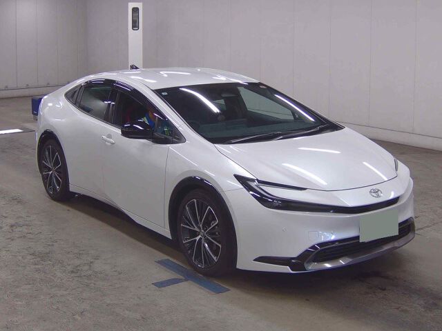 2025 Toyota Prius Z Japan auction vehicle