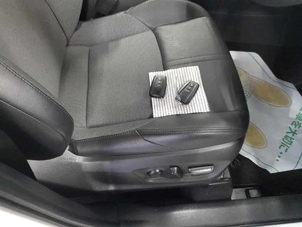 2022 Toyota Corolla Cross ハイブリッド Z 4WD auction photo 10