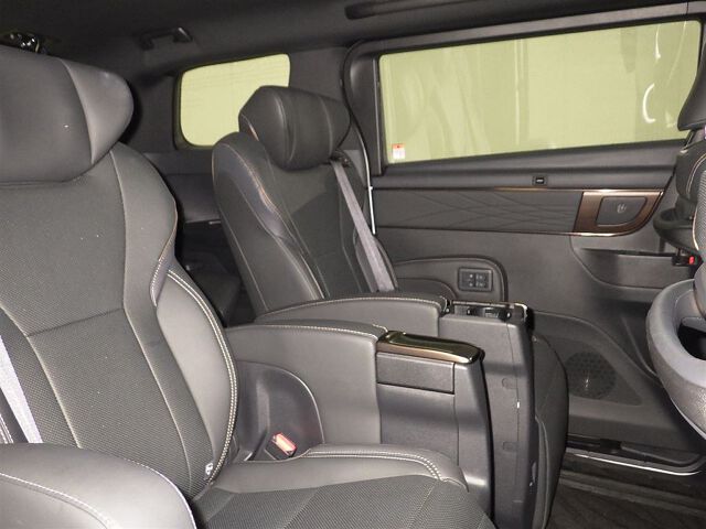 2025 Toyota Alphard Z 4WD auction photo 6