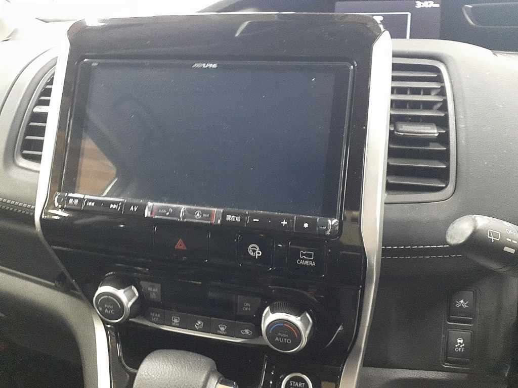 2017 Nissan Serena ハイウェイスター auction photo 12