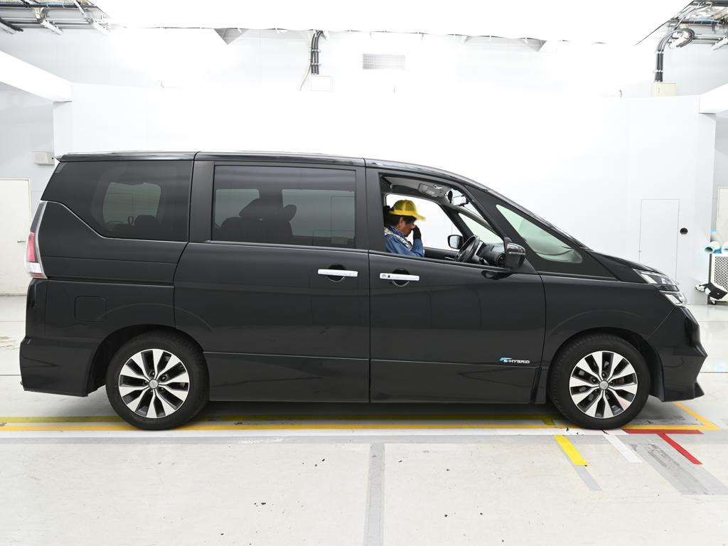 2017 Nissan Serena ハイウェイスター auction photo 3