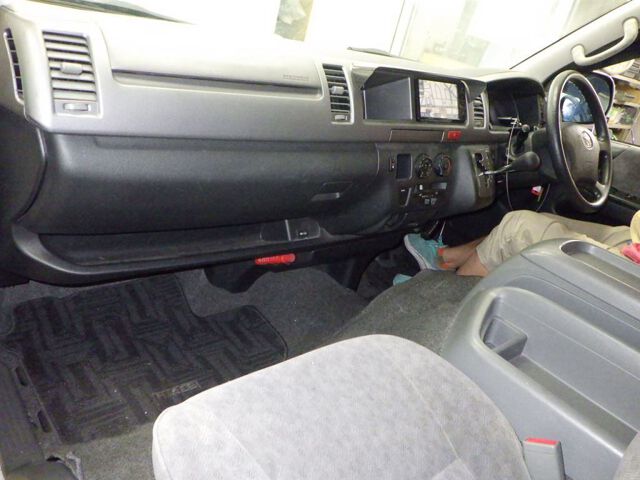 2008 Toyota Hiace グランドキャビン auction photo 3