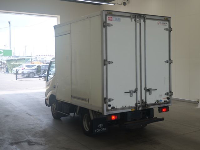 2015 Toyota Dyna バン auction photo 2