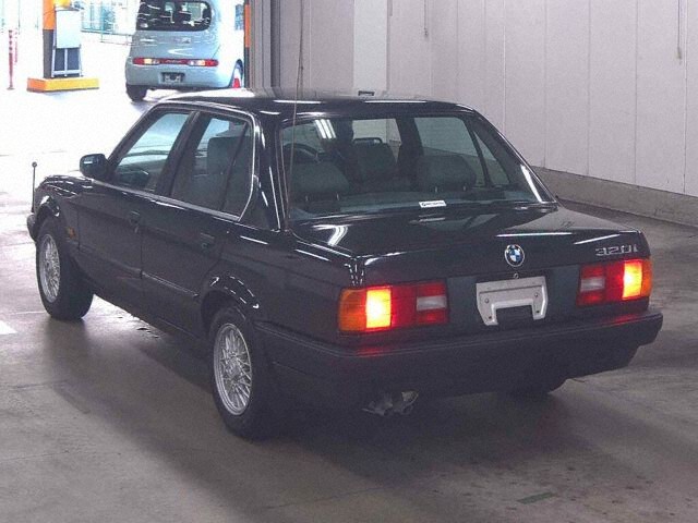 1990 BMW 3 Series 320I auction photo 2