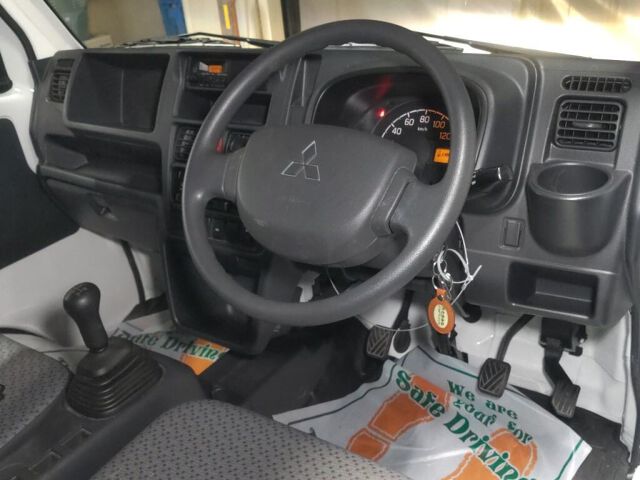 2016 Mitsubishi Minicab M 4WD auction photo 3