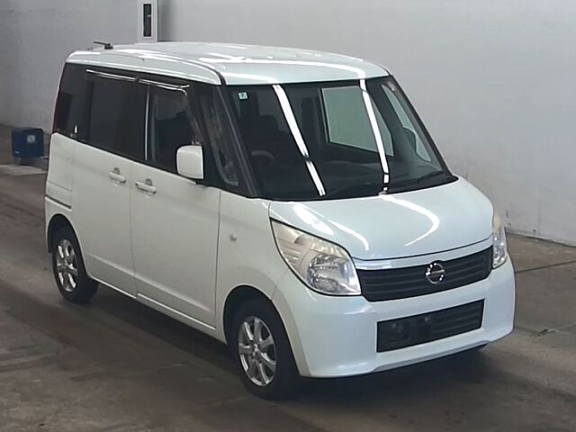 2010 Nissan Roox E 4WD Japan auction vehicle