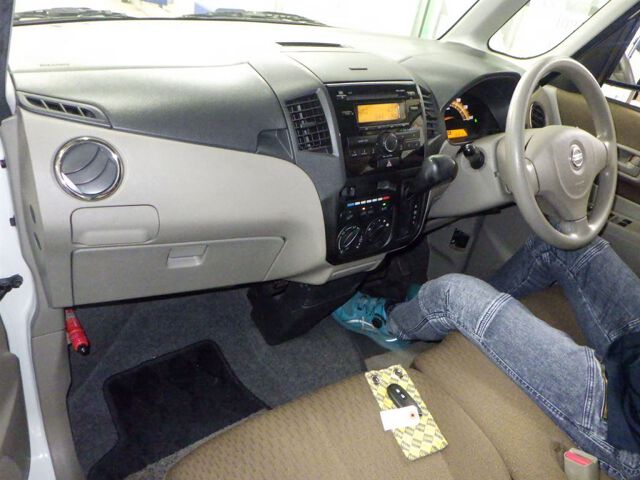 2010 Nissan Roox E 4WD auction photo 3