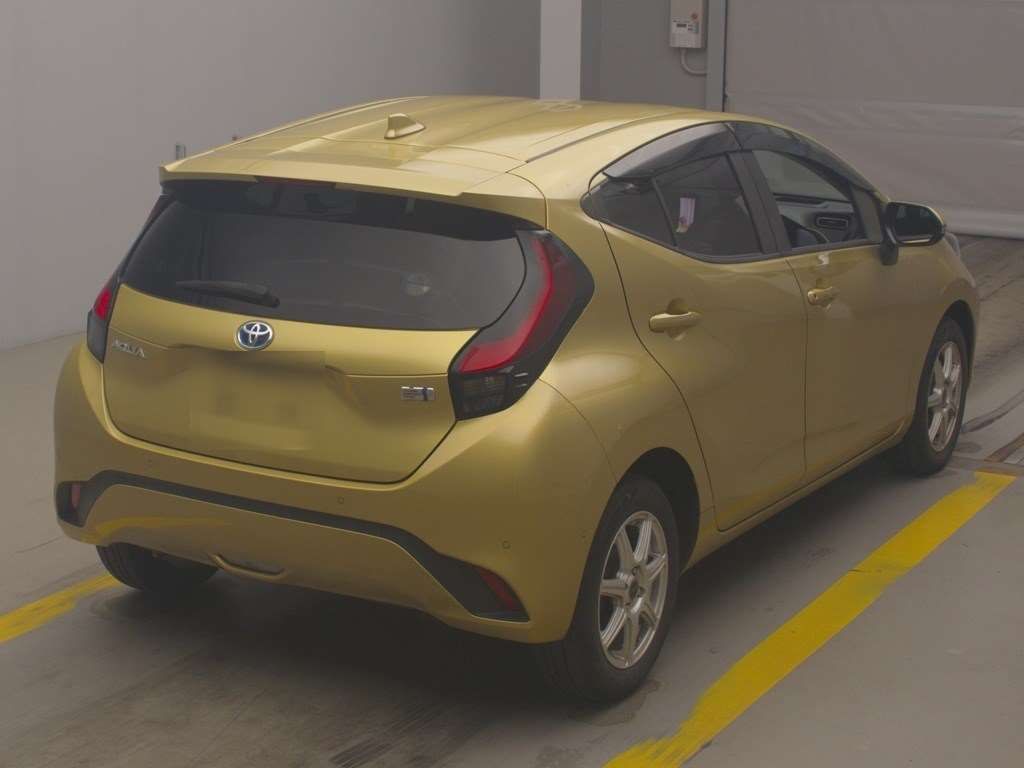 2021 Toyota Aqua Z auction photo 2