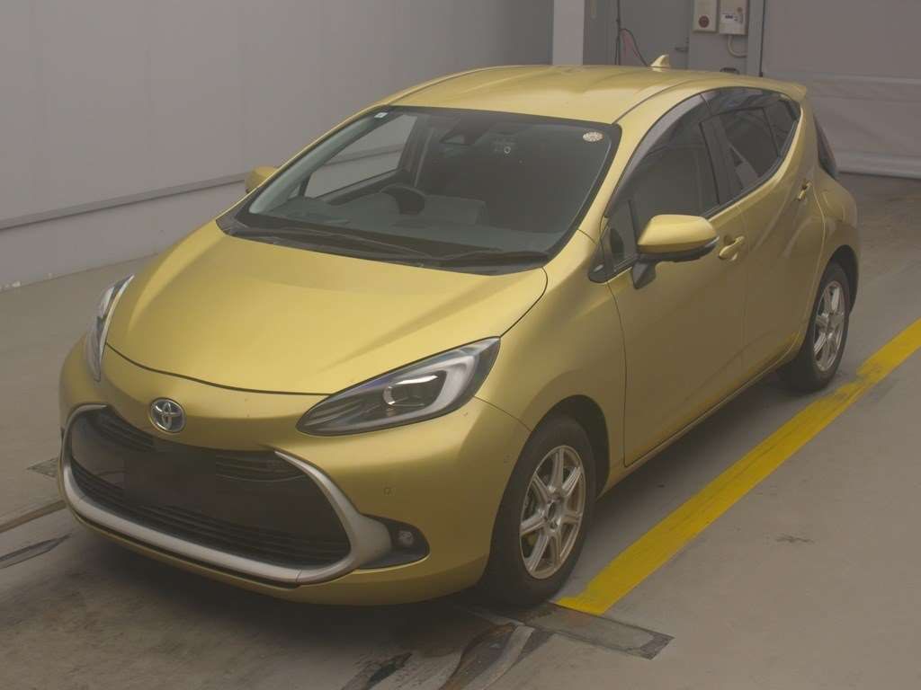 2021 Toyota Aqua Z Japan auction vehicle