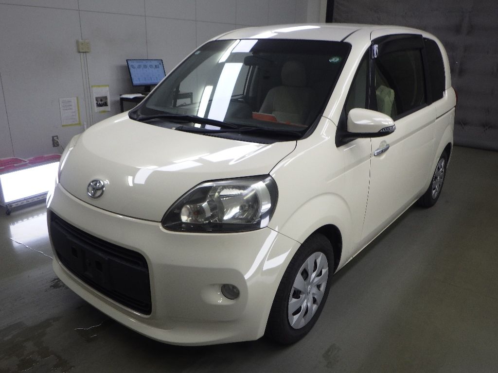 2013 Toyota Porte F auction photo 4