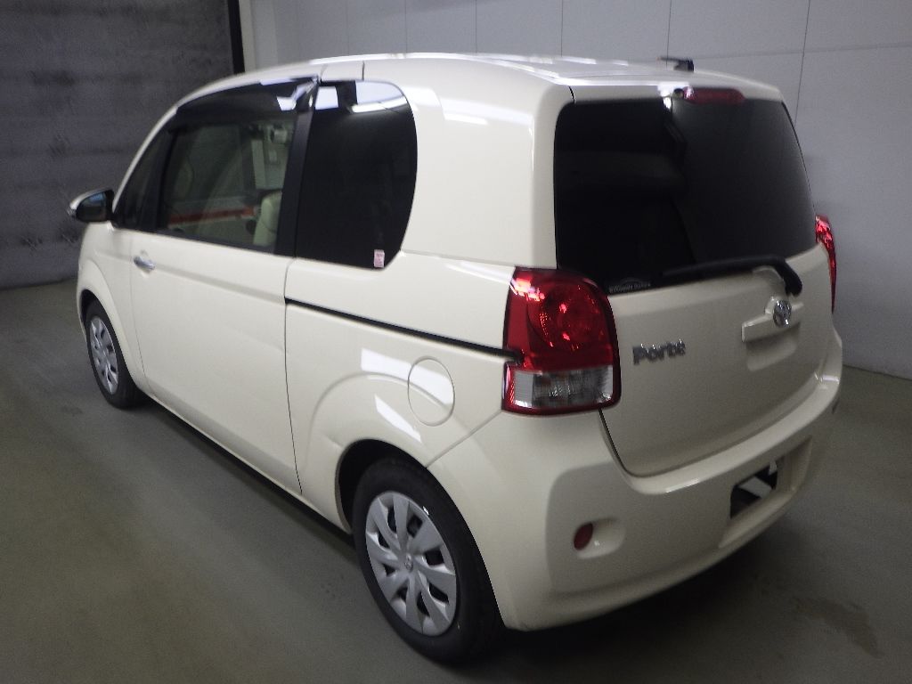 2013 Toyota Porte F auction photo 5