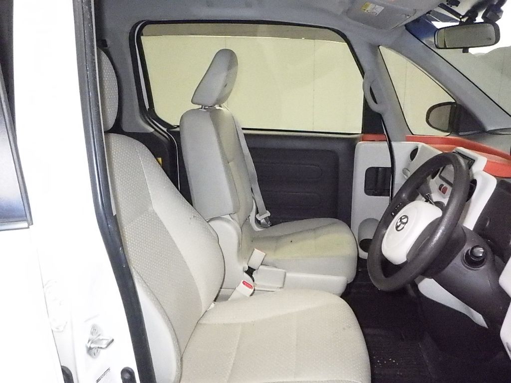 2013 Toyota Porte F auction photo 6