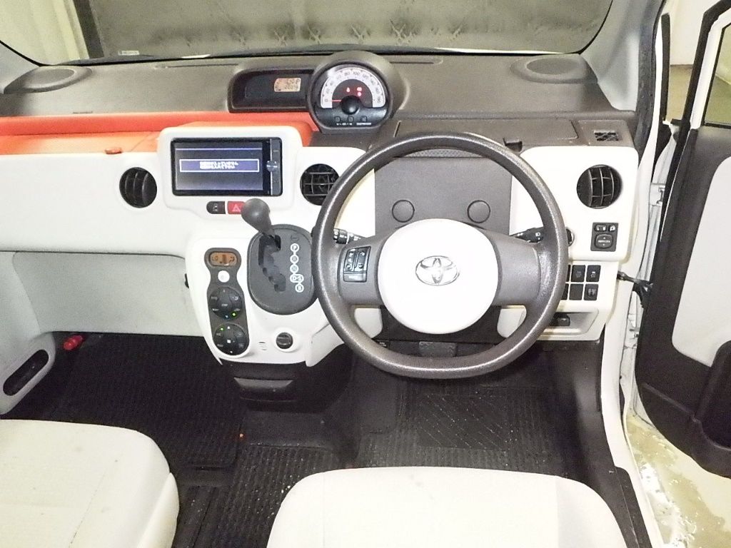 2013 Toyota Porte F auction photo 3