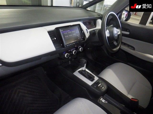 2020 Honda Fit ベーシック auction photo 3
