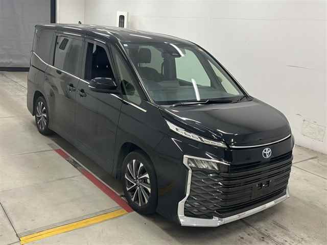 Japan Auction Vehicles 12 2023 Toyota Voxy ハイブリッドS-Z auction photo