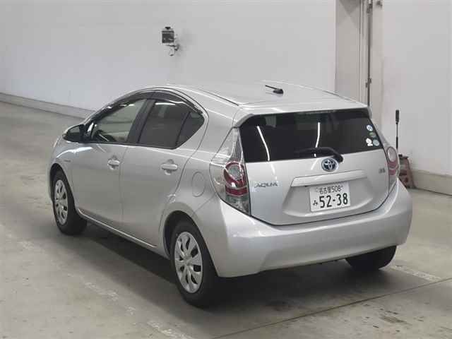 2014 Toyota Aqua S auction photo 2