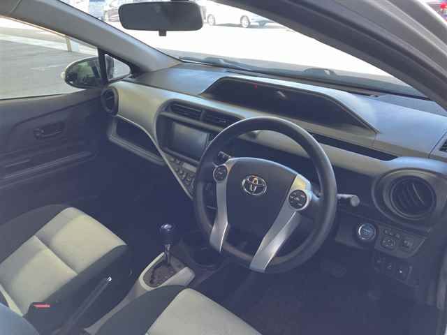 2014 Toyota Aqua S auction photo 3