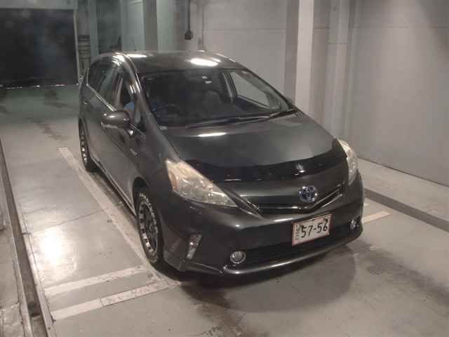 2011 Toyota Prius Alpha Sツーリングセレクション Japan auction vehicle
