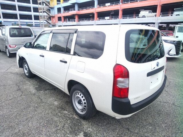 2022 Toyota Probox ハイブリットGX auction photo 2