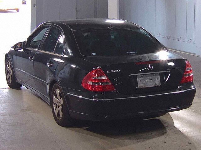 2004 Mercedes-Benz E-Class E320アバンギャルト auction photo 2