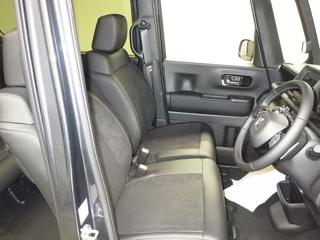 2026 Honda N-BOX Custom Turbo Black Style auction photo 6