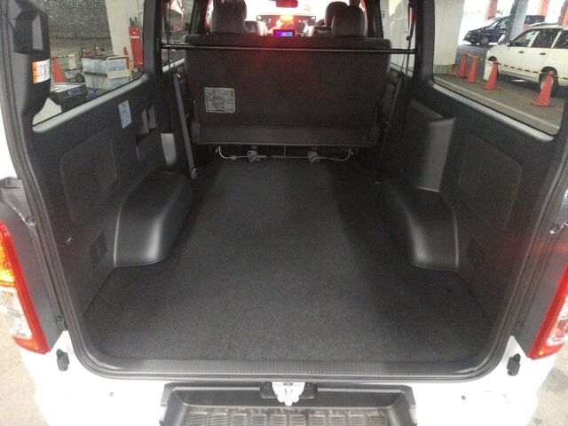 2026 Toyota Hiace LスーパーGLダーク2 4WD auction photo 3