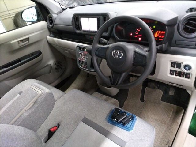 2022 Toyota Passo X auction photo 3