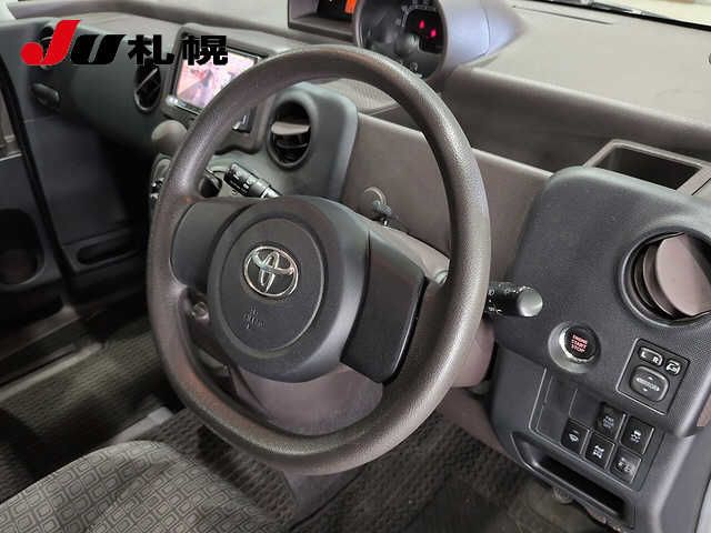 2014 Toyota Spade 4WD X auction photo 3