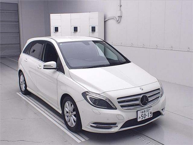 Japan Auction Vehicles 12 2014 Mercedes-Benz B180 auction photo