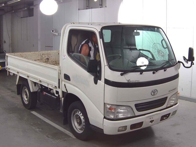 Japan Auction Vehicles 8 2003 Toyota Dyna auction photo