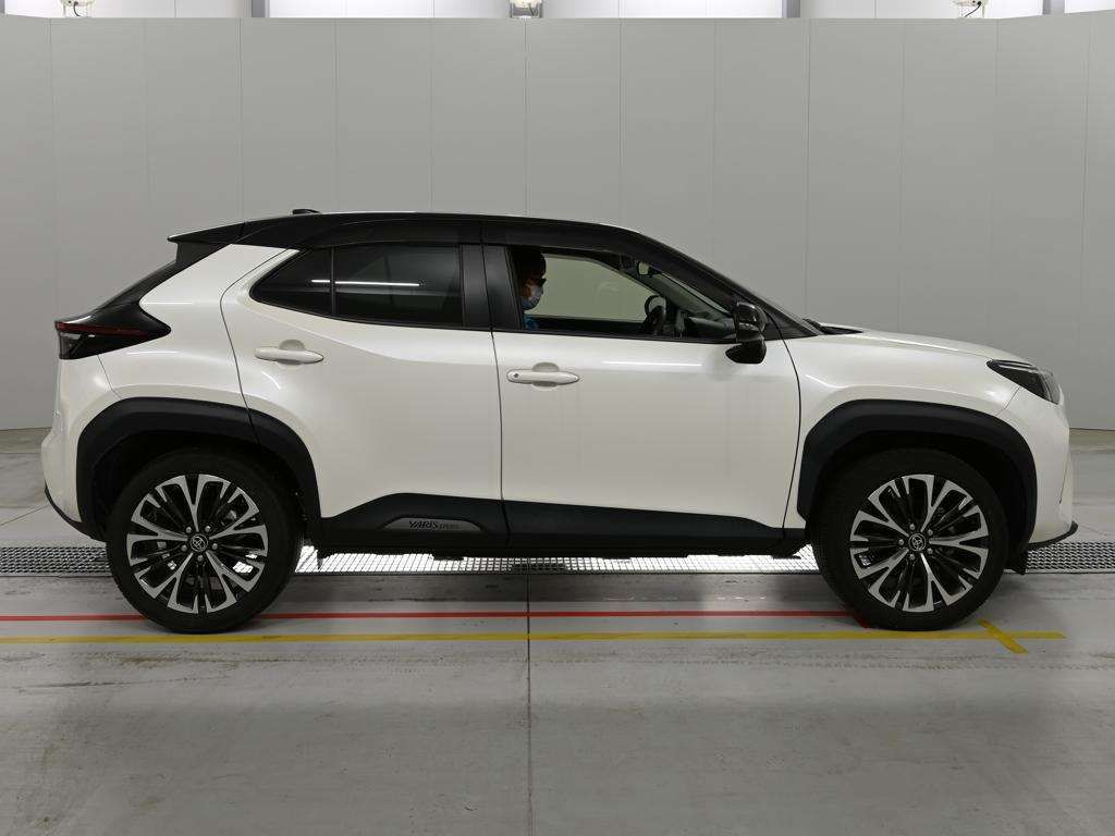 2021 Toyota Yaris Cross Z auction photo 3