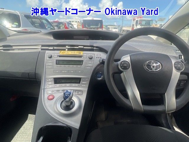 2015 Toyota Prius L auction photo 3