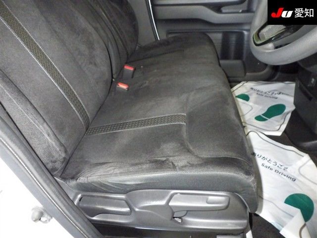 2022 Honda N-BOX L auction photo 6