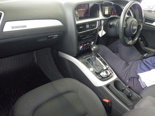 2015 Audi A4 2.0TFSIクワトロ 4WD auction photo 3
