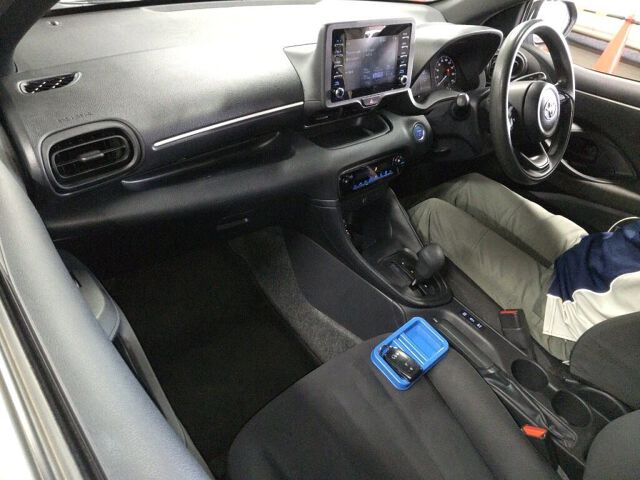 2021 Toyota Yaris Hybrid X auction photo 3