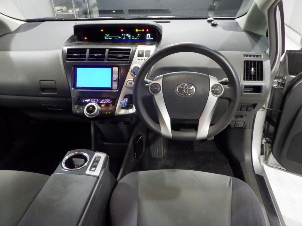 2011 Toyota Prius Alpha S auction photo 3
