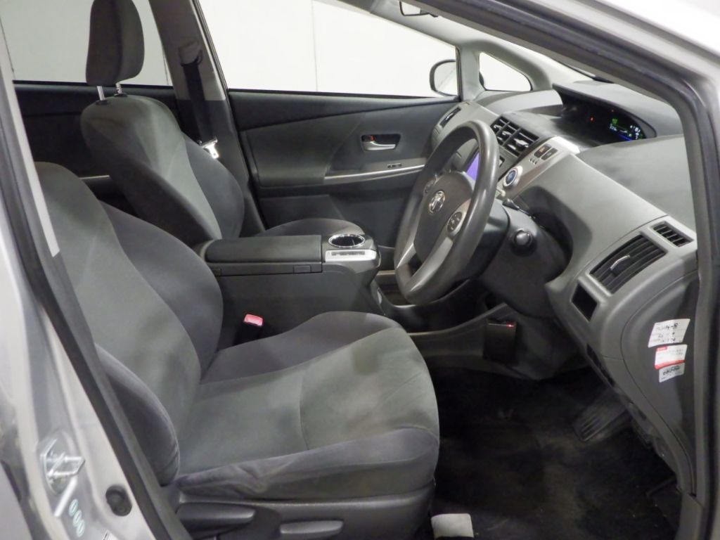 2011 Toyota Prius Alpha S auction photo 6