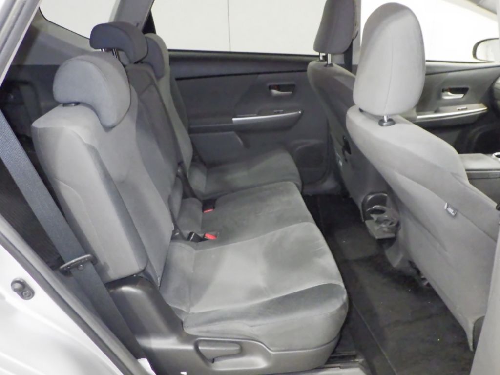 2011 Toyota Prius Alpha S auction photo 7