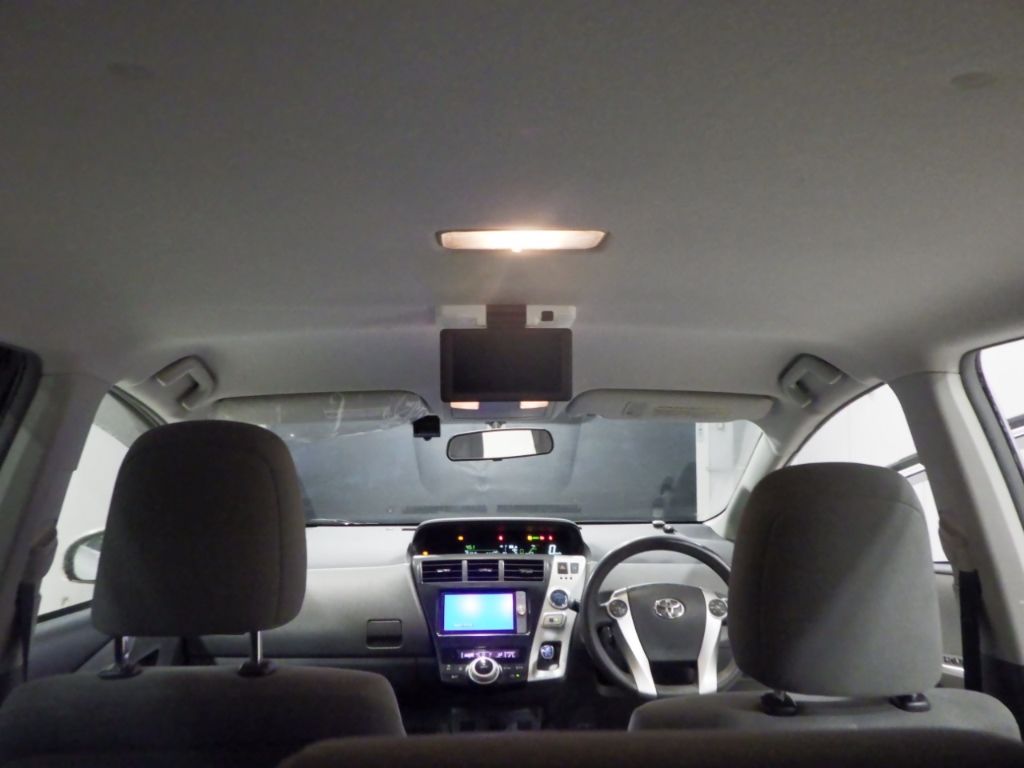 2011 Toyota Prius Alpha S auction photo 8