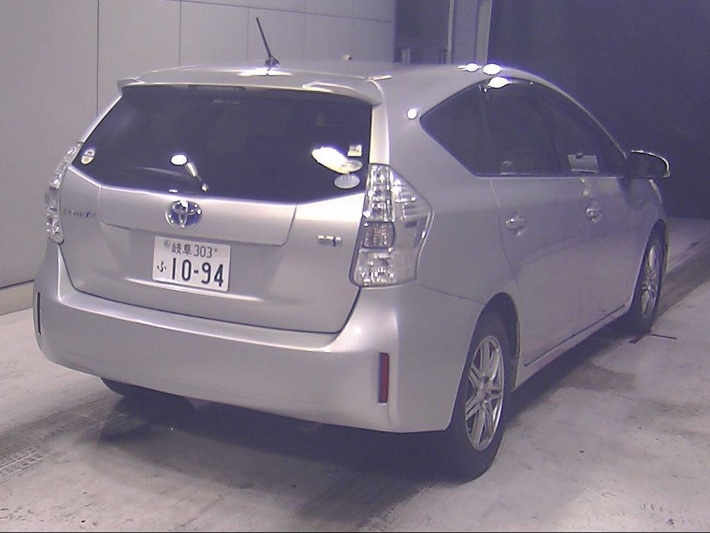2011 Toyota Prius Alpha S auction photo 2