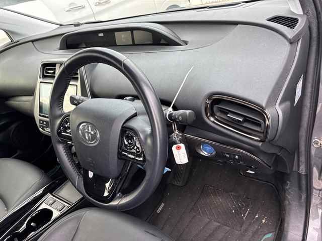 2022 Toyota Prius Aツーリングセレクションブラッ auction photo 3