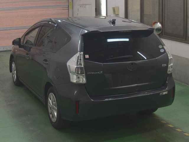 2013 Toyota Prius Alpha S auction photo 2