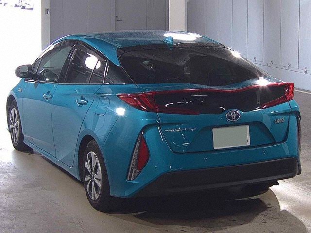 2017 Toyota Prius PHEV A auction photo 2
