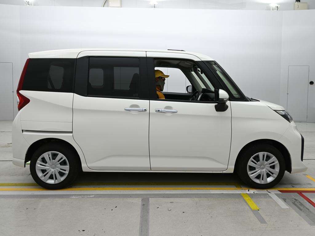 2023 Toyota Roomy G auction photo 3