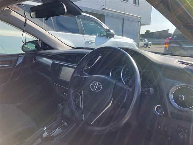 2015 Toyota Auris 150X auction photo 3