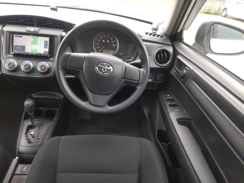 2021 Toyota カローラ アクシオ auction photo 3