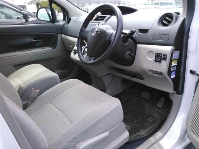 2009 Toyota Passo Sette X auction photo 3