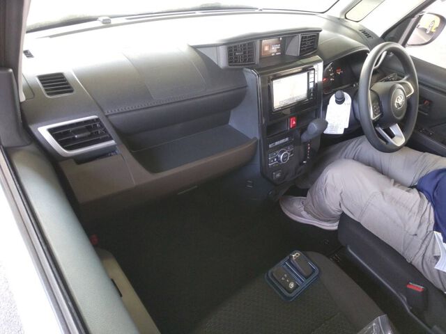 2023 Toyota Roomy G auction photo 3