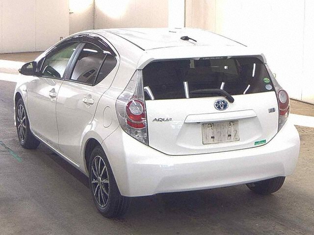 2013 Toyota Aqua G Smart Entry PG auction photo 2